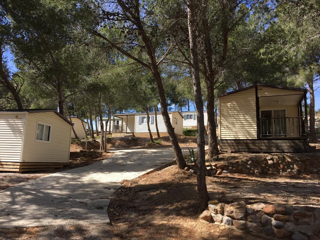 Camping Le Bois De Pins Salses-le-Chateau Szoba fotó