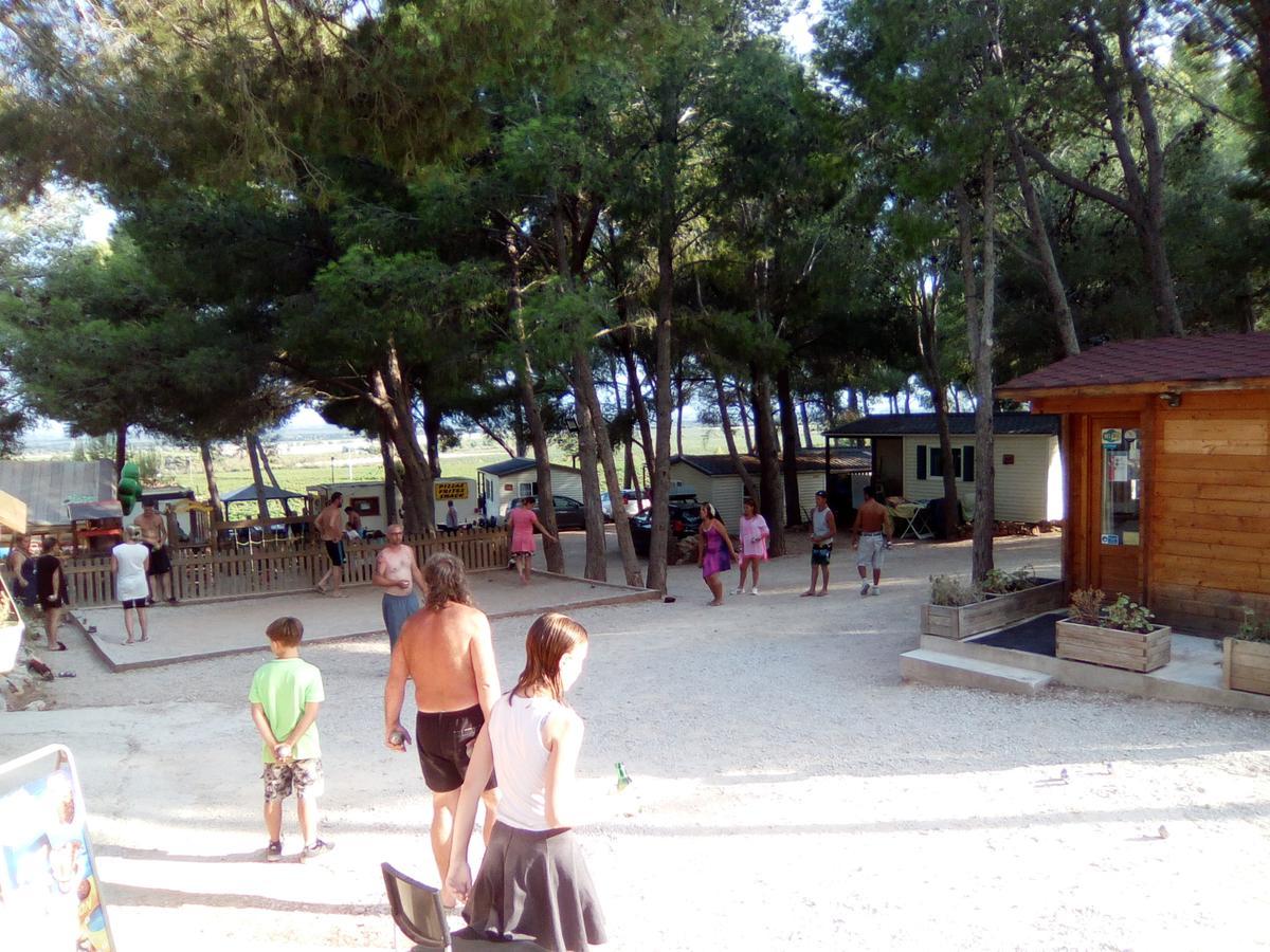 Camping Le Bois De Pins Salses-le-Chateau Kültér fotó